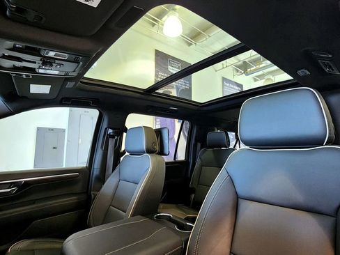 Used 2025 Chevrolet Suburban Premier AWD/4WD image 57