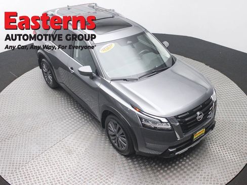 Used 2023 Nissan Pathfinder SL w/ SL Premium Package AWD/4WD image 3