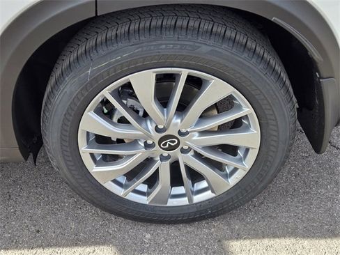 New 2025 INFINITI QX50 Luxe image 10