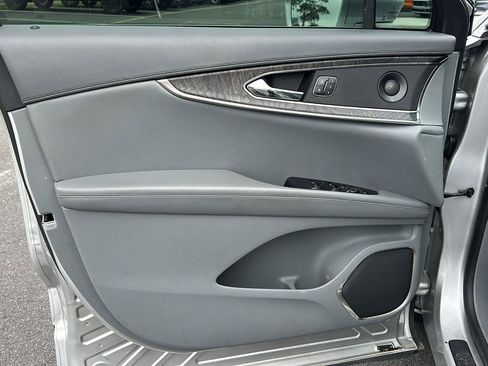 Used 2019 Lincoln Nautilus Reserve FWD image 15