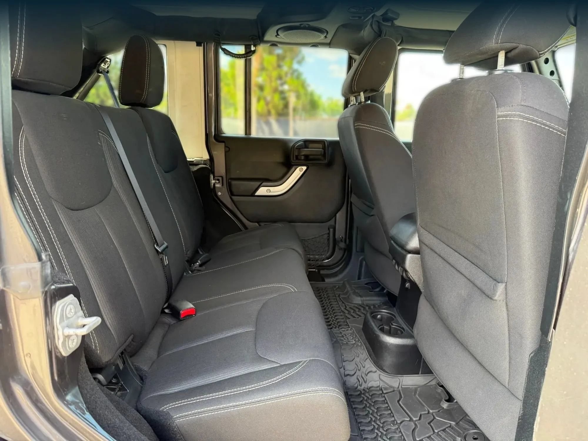Used 2014 Jeep Wrangler Unlimited Sahara w/ Connectivity Group AWD/4WD image 20