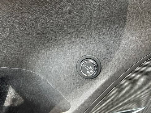 Used 2023 Buick Envision Avenir FWD image 9