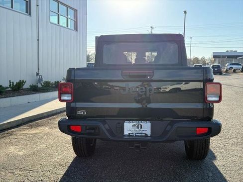 Certified 2025 Jeep Gladiator Sport image 4