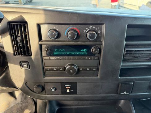 Used 2017 GMC Savana 2500 RWD 2500 155 image 27