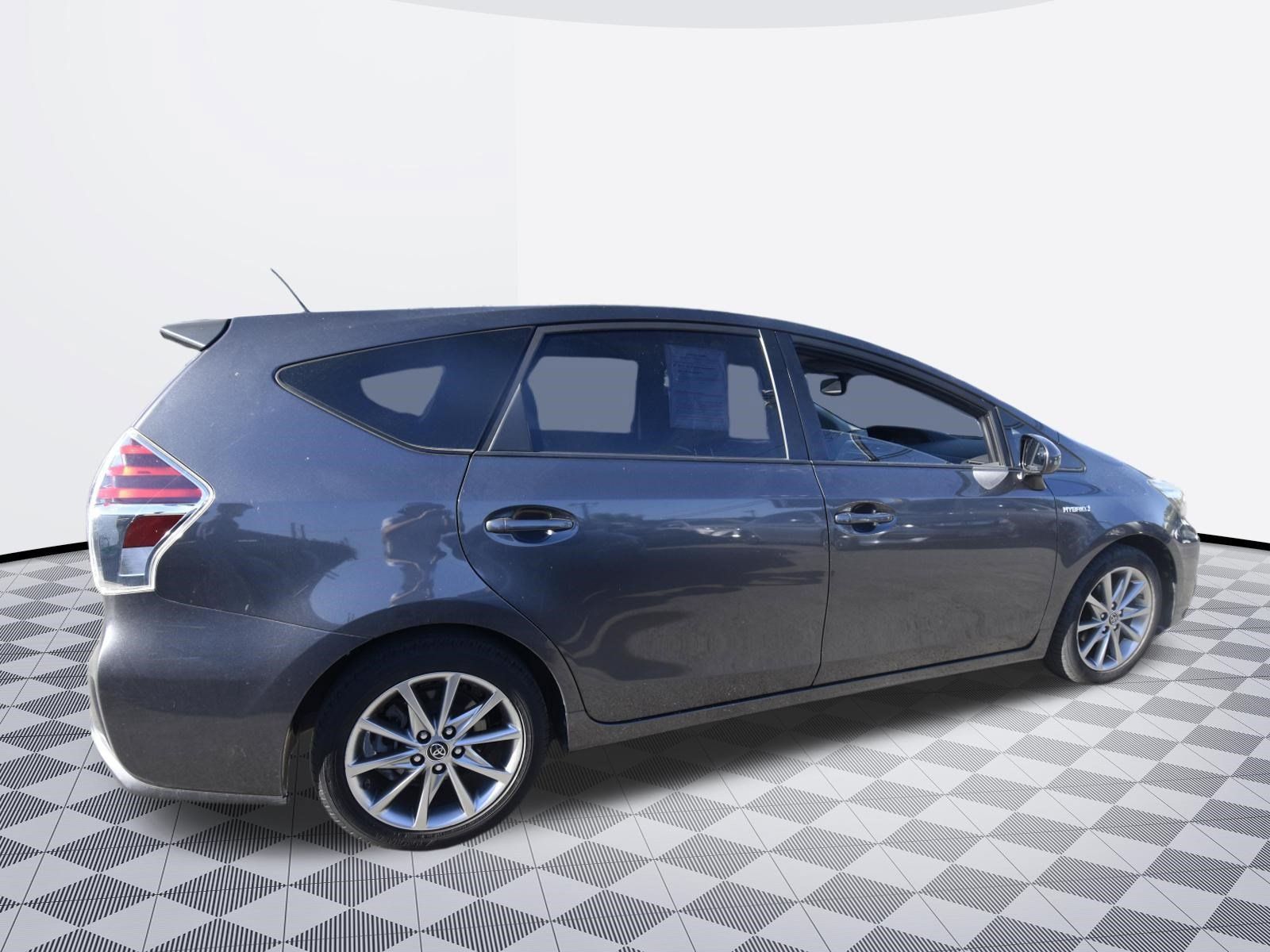 Used 2015 Toyota Prius V Five FWD image 4