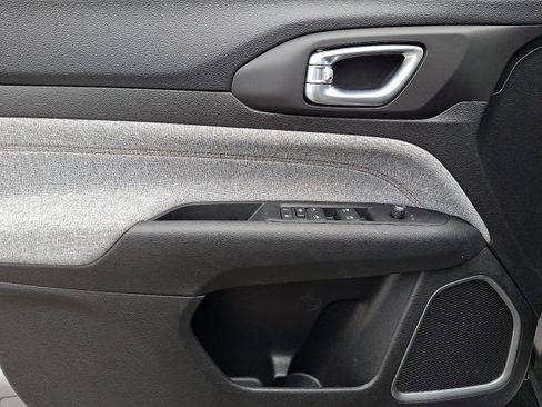 Used 2022 Jeep Compass Latitude image 13