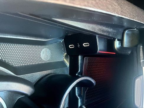 Used 2025 Mercedes-Benz E 350 Sedan image 33