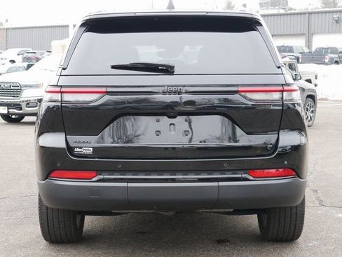 Used 2023 Jeep Grand Cherokee Altitude image 5