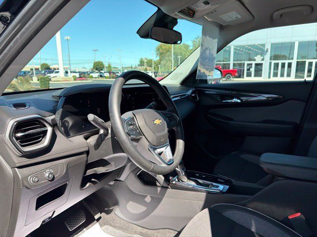 Used 2024 Chevrolet TrailBlazer LT w/ LT Cold Weather Package FWD image 16
