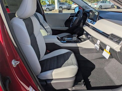 New 2025 Mitsubishi Outlander SE image 35
