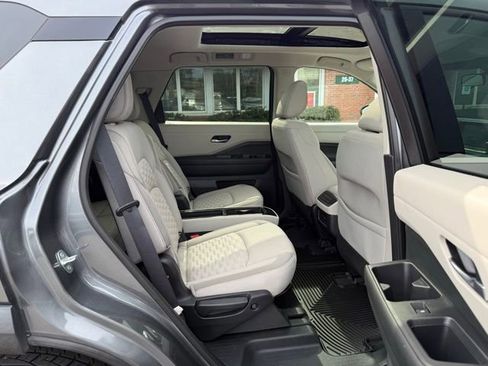 Used 2022 Nissan Pathfinder SV w/ SV Premium Package AWD/4WD image 31