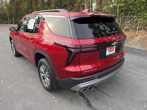 Certified 2024 Chevrolet Traverse LT image 3