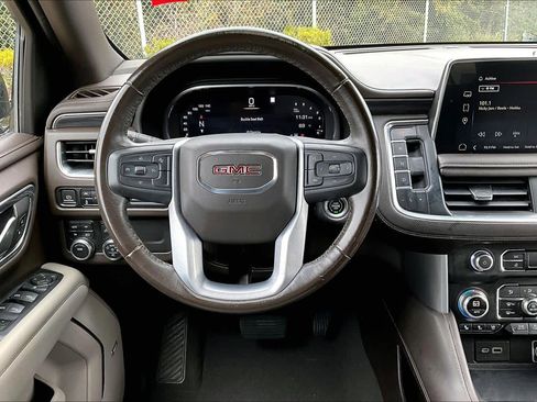 Used 2022 GMC Yukon XL SLT image 6