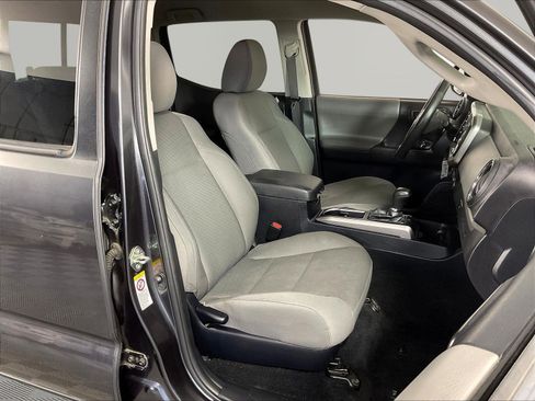 Used 2020 Toyota Tacoma SR5 AWD/4WD image 29