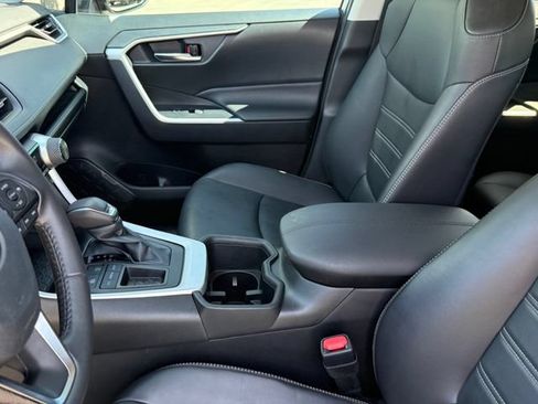 Used 2022 Toyota RAV4 XLE Premium FWD image 9