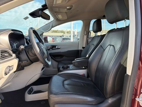 Used 2020 Chrysler Pacifica Touring-L Plus image 9