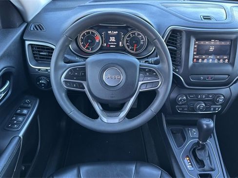 Used 2020 Jeep Cherokee Latitude Plus image 17