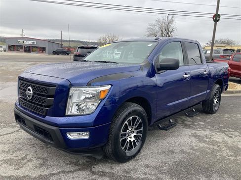 Used 2021 Nissan Titan SV image 8