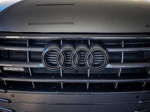 Used 2020 Audi Q5 2.0T Titanium Premium Plus w/ Premium Plus Package image 9