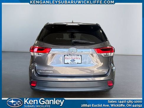 Used 2017 Toyota Highlander Plus AWD/4WD image 3