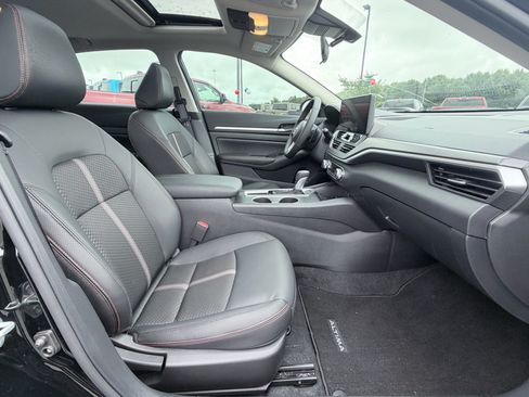 Used 2026 Nissan Altima 2.5 SR w/ SR Midnight Edition Package FWD image 22