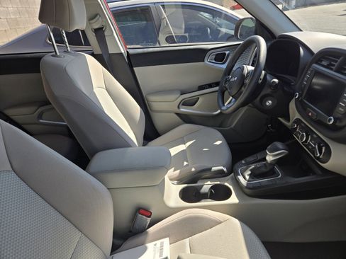 Certified 2022 Kia Soul LX w/ Technology Package image 3