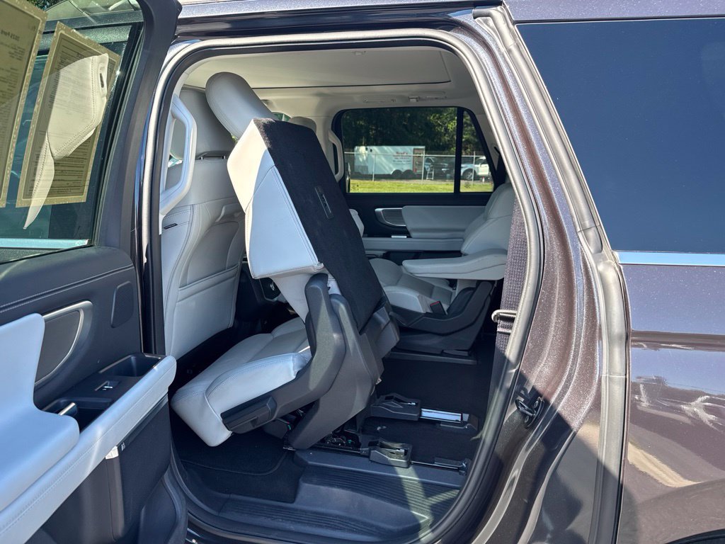 Used 2025 Ford Expedition Max Platinum w/ Driver's Package AWD/4WD image 38