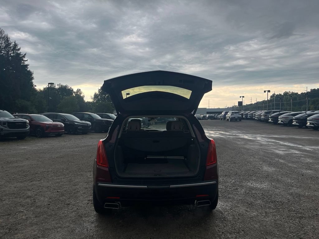 Used 2018 Cadillac XT5 Luxury w/ Driver Awareness Package FWD image 10