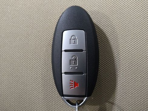 Used 2017 Nissan Pathfinder S FWD image 32