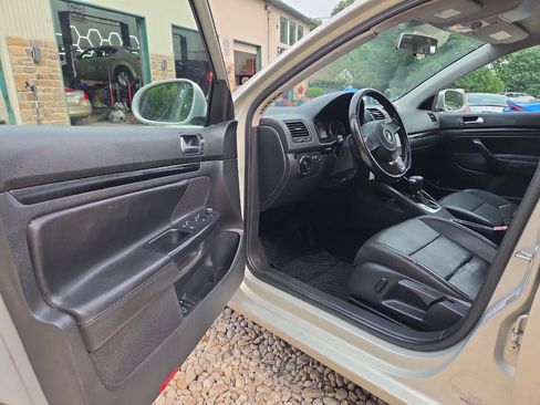 Used 2010 Volkswagen Jetta SE FWD image 13