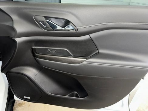 Certified 2023 GMC Acadia SLT w/ Technology Package image 35