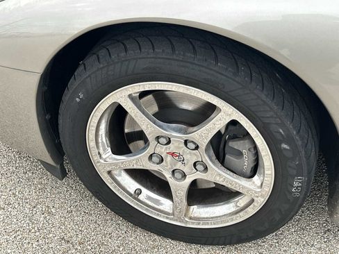 Used 2001 Chevrolet Corvette Convertible w/ Preferred Equipment Group2 image 26