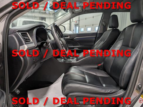 Used 2018 Toyota Highlander SE image 14