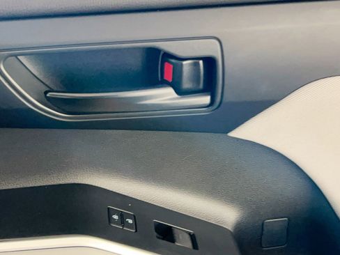 Used 2023 Toyota Highlander LE image 32