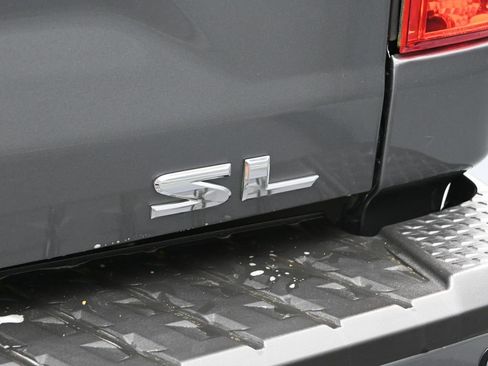 Used 2016 Nissan Titan SL RWD image 10