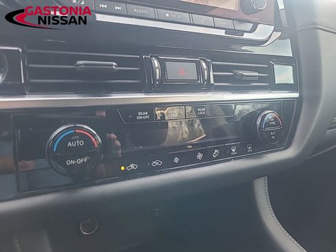 Used 2022 Nissan Pathfinder S image 36