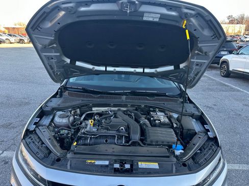 Used 2025 Volkswagen Jetta SE image 31