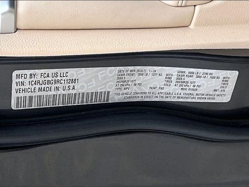 Used 2024 Jeep Grand Cherokee Limited w/ Luxury Tech Group II image 35