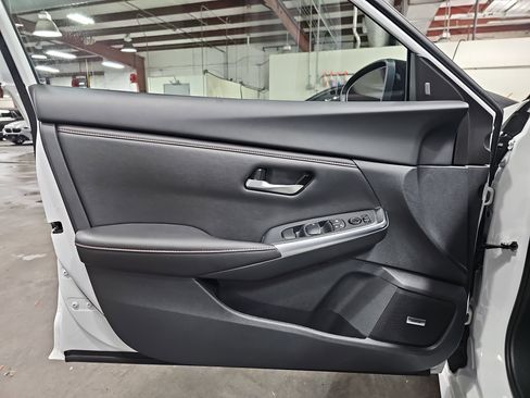 Used 2024 Nissan Sentra SR w/ SR Premium Package FWD image 27