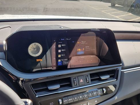 Used 2024 Lexus ES 350 w/ Premium Package FWD image 5