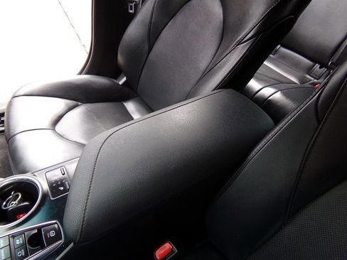 Used 2020 Toyota Camry XLE image 39