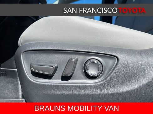 Used 2026 Toyota Sienna XLE FWD image 13