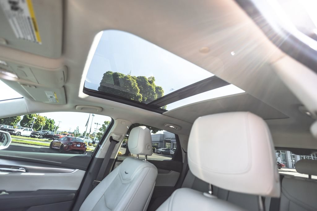 Used 2017 Cadillac XT5 Luxury w/ Driver Awareness Package AWD/4WD image 18