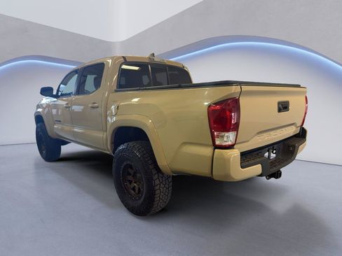 Used 2016 Toyota Tacoma TRD Sport w/ Exterior Package AWD/4WD image 5