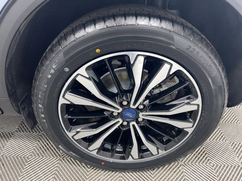 Used 2022 Ford Escape SE w/ SE Sport Appearance Package image 10