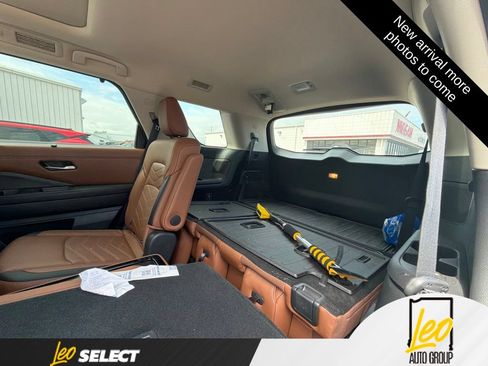 Used 2025 Nissan Pathfinder Platinum AWD/4WD image 10