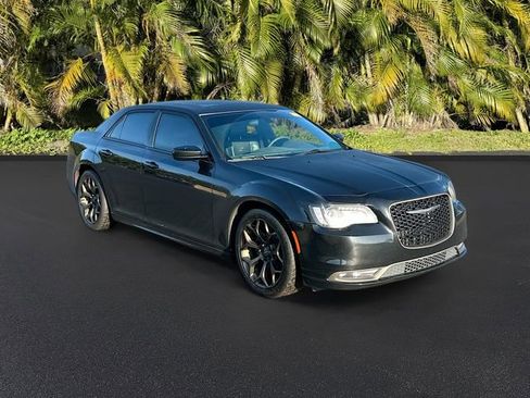 Used 2016 Chrysler 300 S image 4
