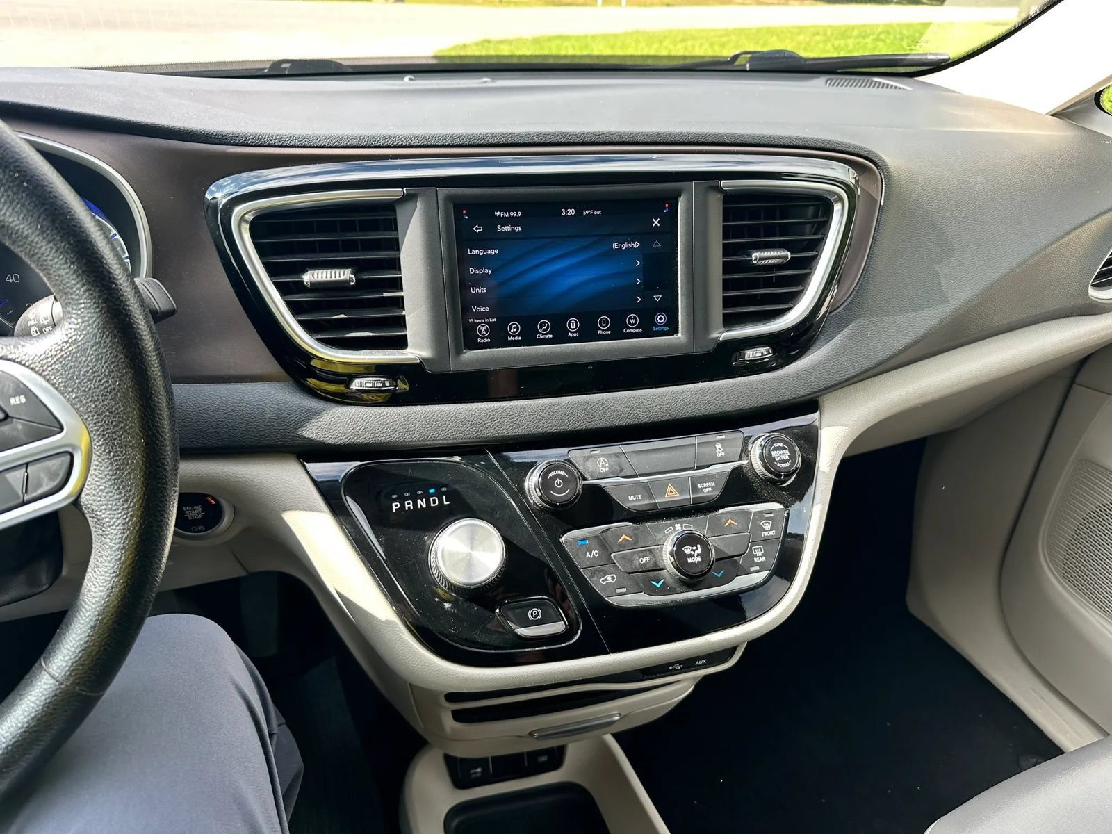 Used 2020 Chrysler Voyager Lxi FWD image 19