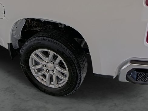 Used 2022 Chevrolet Silverado 1500 LT AWD/4WD image 9