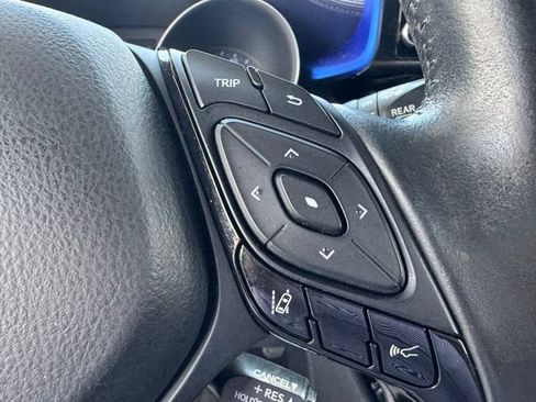 Used 2020 Toyota C-HR XLE FWD image 14